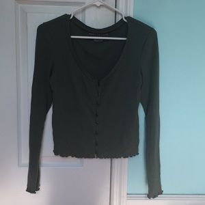 Dark green long sleeve crop top.